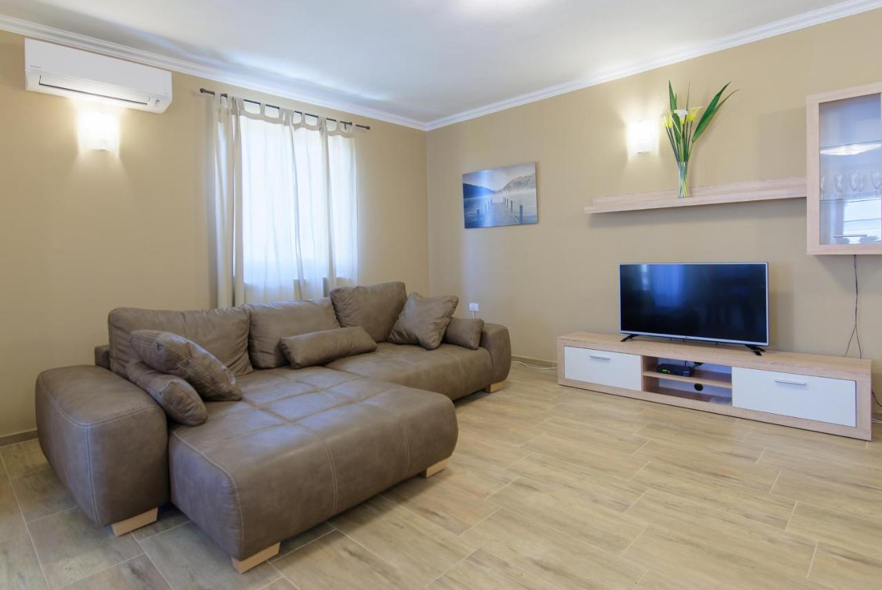 Apartments Belvedere By Rent Istria Plovanija Bagian luar foto