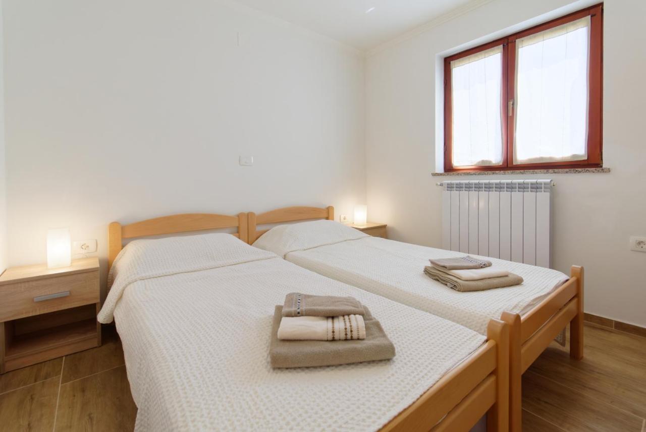 Apartments Belvedere By Rent Istria Plovanija Bagian luar foto