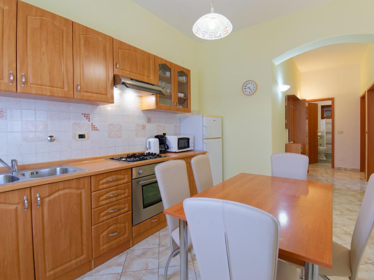 Apartments Belvedere By Rent Istria Plovanija Bagian luar foto