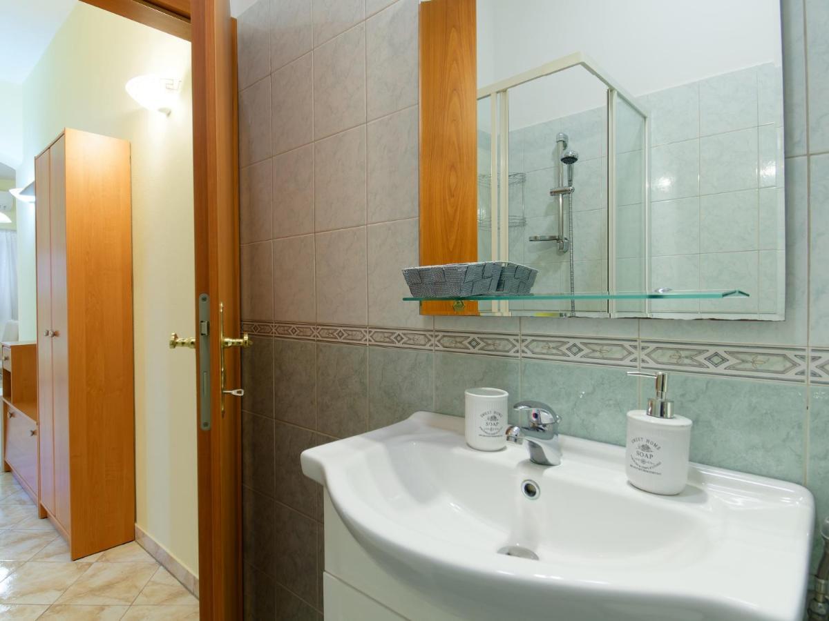 Apartments Belvedere By Rent Istria Plovanija Bagian luar foto